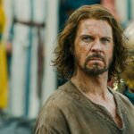 Elendil in Rings of Power Season 2 as captive between two Númenórean guards