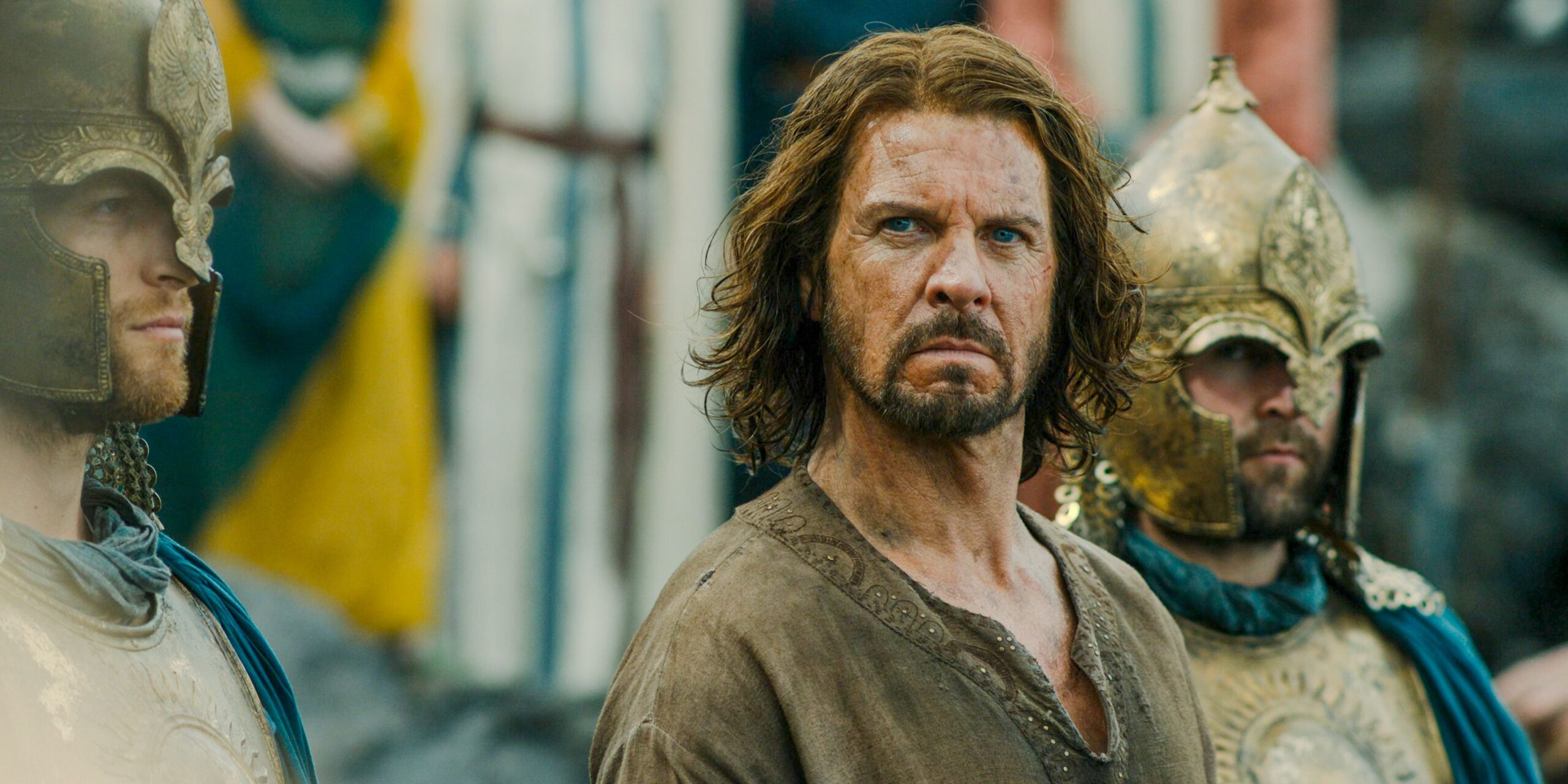 Elendil in Rings of Power Season 2 as captive between two Númenórean guards
