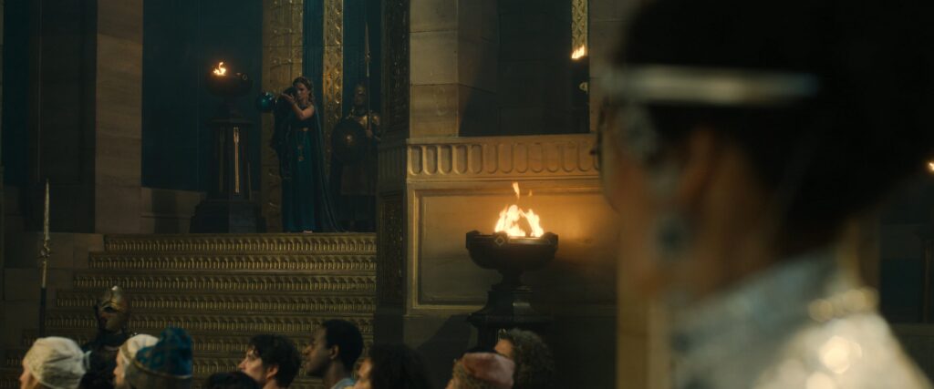 Eärien publicly denounces the queen and casts the palantír down the steps